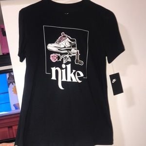 Nike women’s shirt new with tags